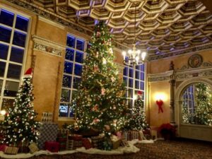 Free Holiday Card Photo Op at the Virginia Theater